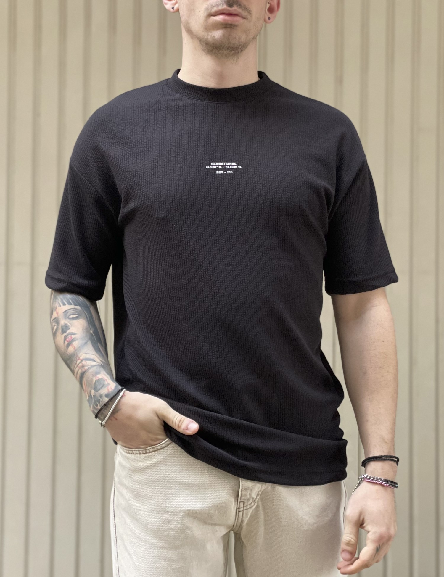 ΑΝΔΡΑΣ > ΑΝΔΡΙΚΑ ΡΟΥΧΑ > ΜΠΛΟΥΖΕΣ > T-Shirt Ανδρική μαύρη κοντομάνικη Oversized μπλούζα με λογότυπο TST1674